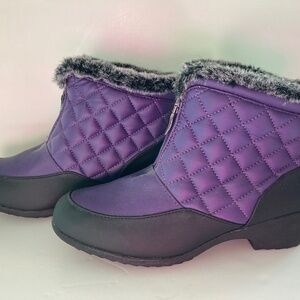 WEATHERPROOF "GRACIE" Women's Purple Quilted Ankle Boots/Faux Fur Collar/M/NEW!